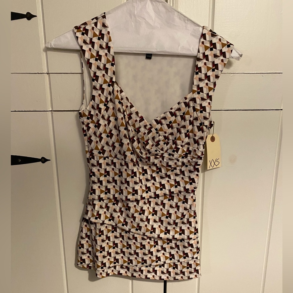 *** White House Black Market XXS geometric top with side zipper.